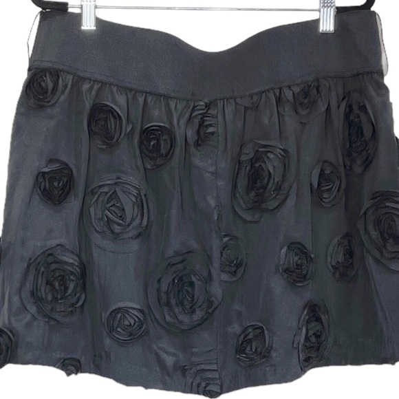 Stooshy Black Skirt with Raised Rosettes 17” Waist to Hem Pull-on Size XL - Picture 2 of 10